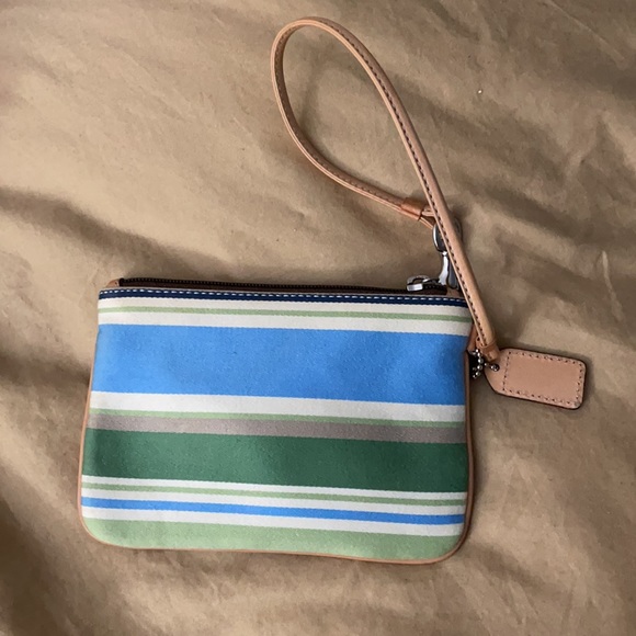 Coach summertime bucket bag and wristlet - Picture 3 of 12